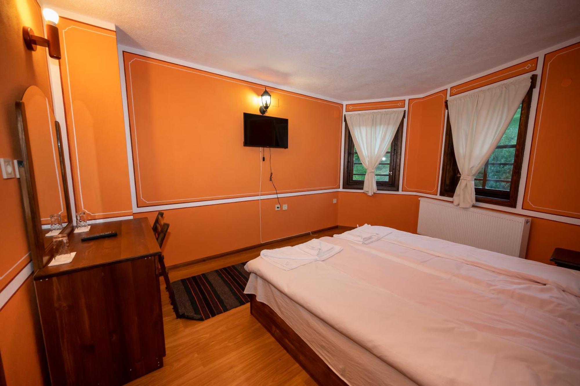 Недкова Къща Hotel โคปริฟชทิทซา ภายนอก รูปภาพ