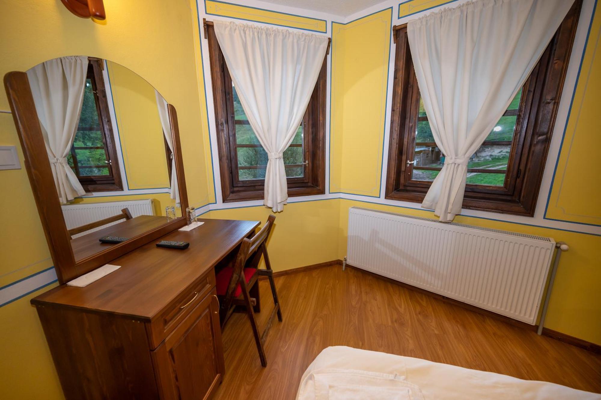 Недкова Къща Hotel โคปริฟชทิทซา ภายนอก รูปภาพ