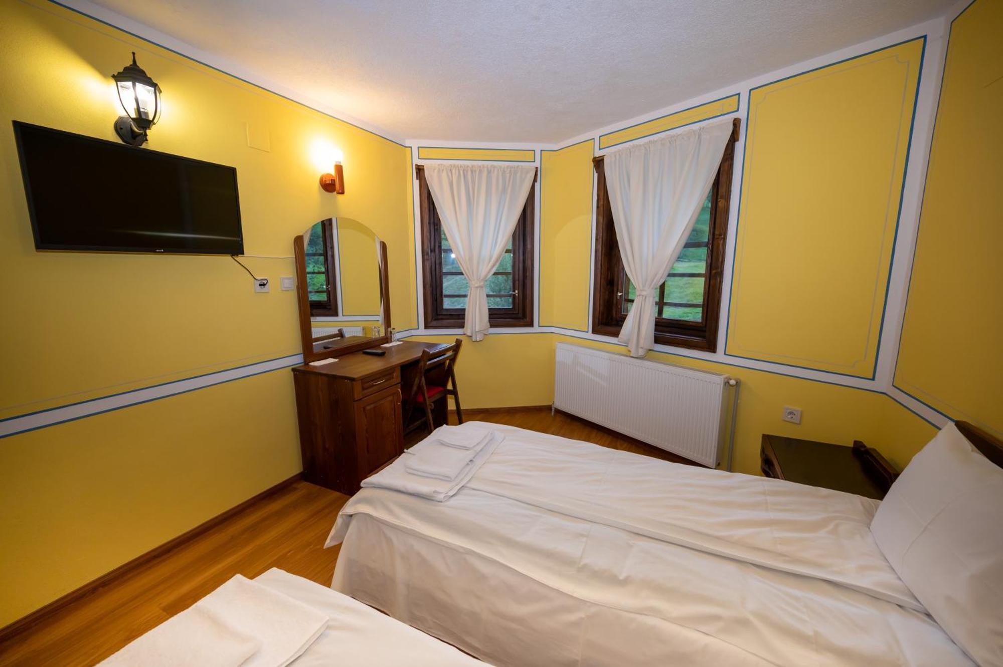 Недкова Къща Hotel โคปริฟชทิทซา ภายนอก รูปภาพ